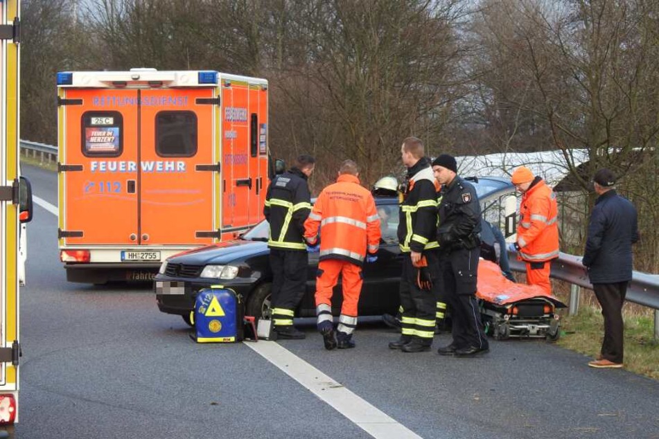Der Wagen mit der Mutter und ihren drei Kindern krachte in die Leitplanke.