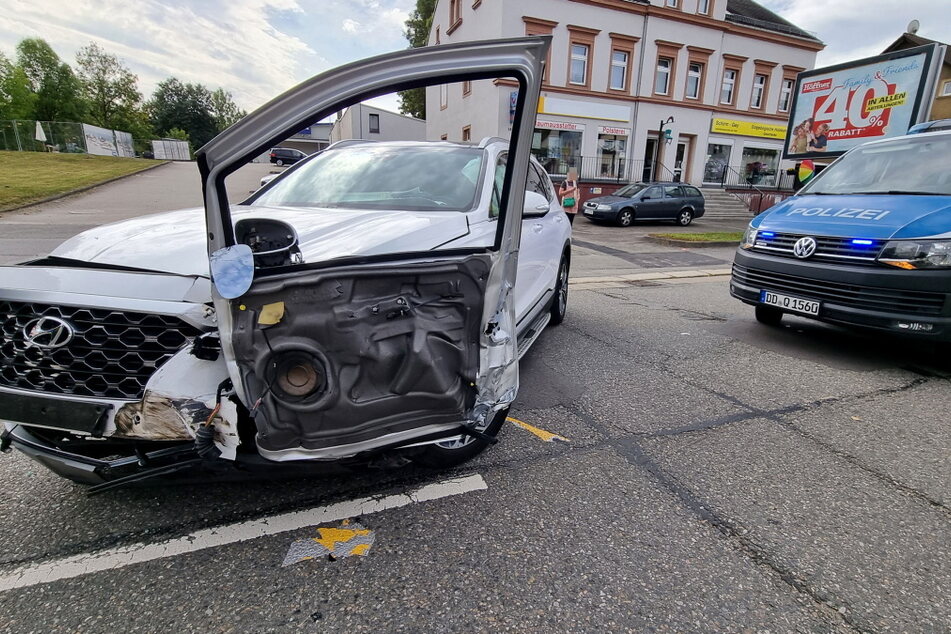 Heftiger Crash in Chemnitz: Autotür bei Kollision rausgerissen