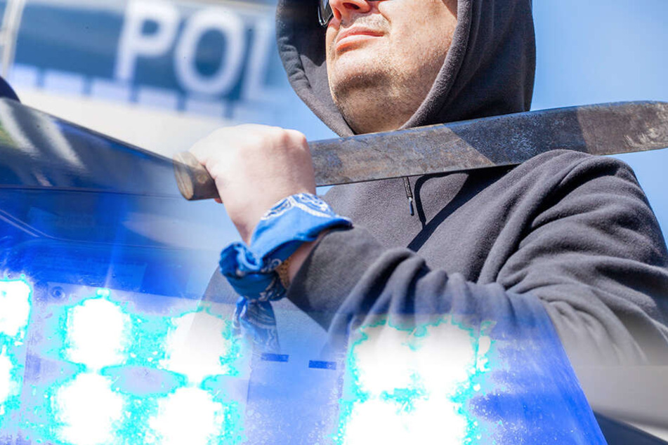 Der Mann attackierte die Wohnungstür seines Nachbarn mit einer Machete und versuchte, sie in Brand zu setzen.