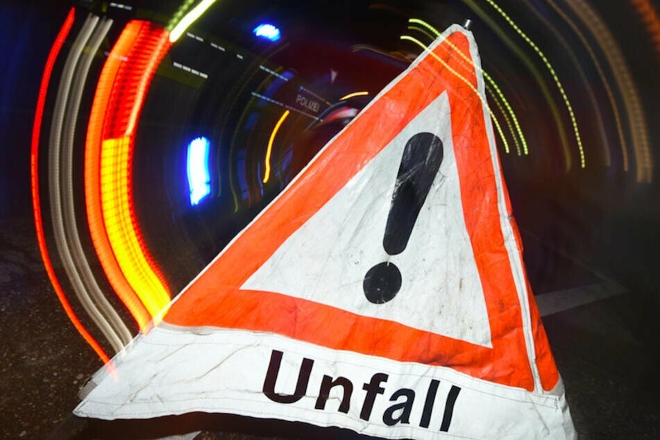 Zwei Personen wurden bei einem Unfall auf der B175 schwer verletzt. (Symbolbild)