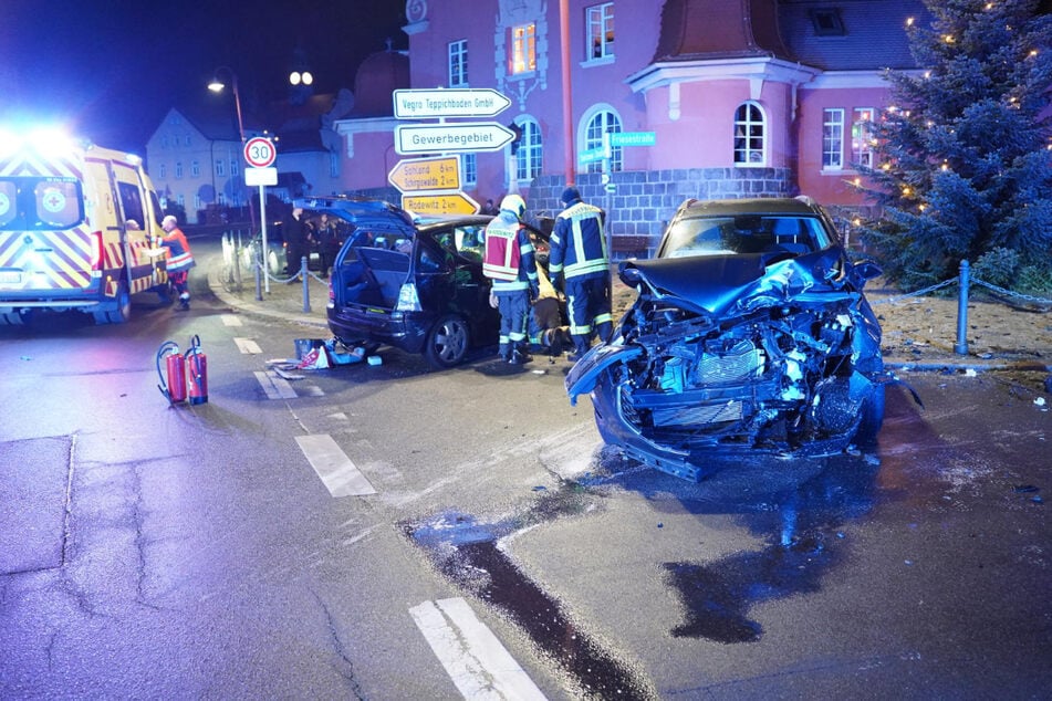 An beiden Autos kam es durch die Kollision zu einem Totalschaden.