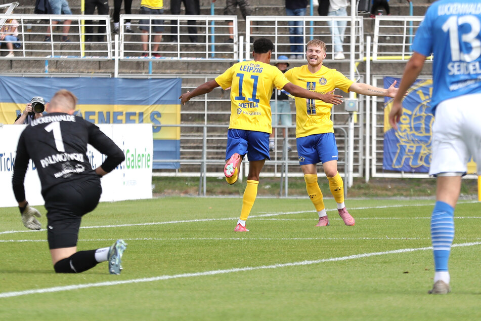 Dreamteam am Samstagnachmittag: Ayodele Adetula (#11) und Stefan Maderer schossen Luckenwalde ab.