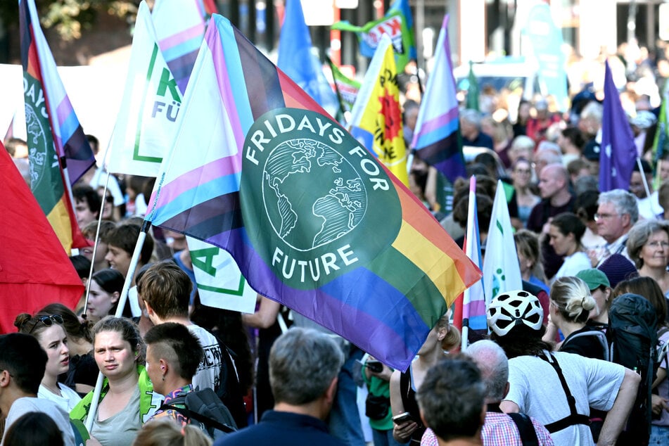 Die Klimabewegung "Fridays for Future" hat am Freitag in ganz NRW zu Protestaktionen aufgerufen.