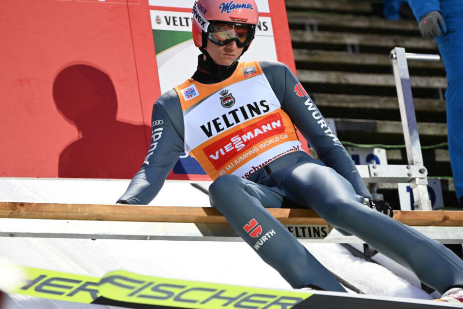 Karl Geiger führt derzeit den Gesamtweltcup im Skispringen an.