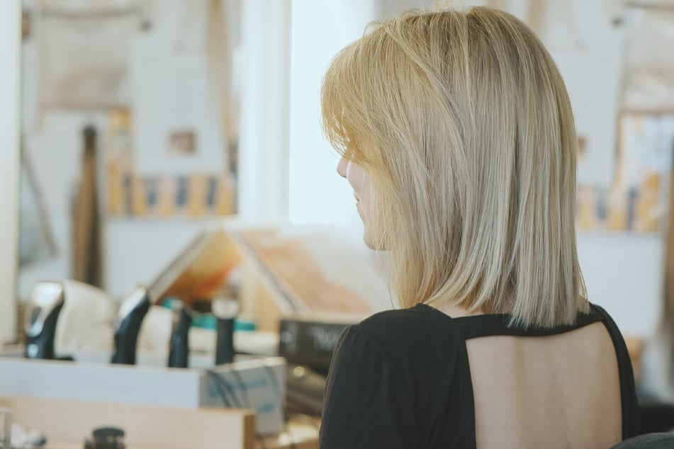 An die neue Haarfarbe muss auch die Schauspielerin sich erst wieder gewöhnen.