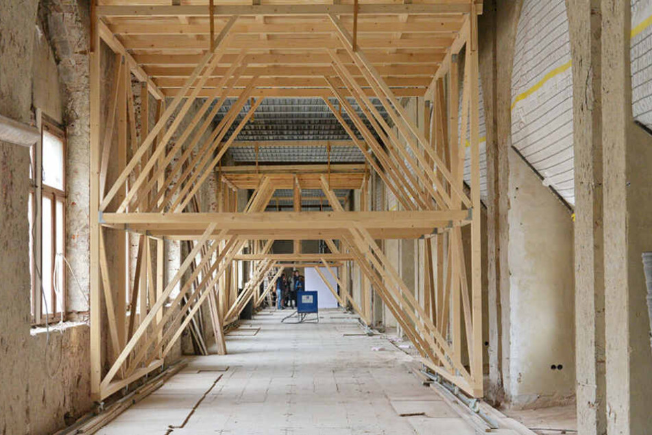 Noch ist der Lange Gang zwischen Fürstenzug und Stallhof eine einzige Baustelle...