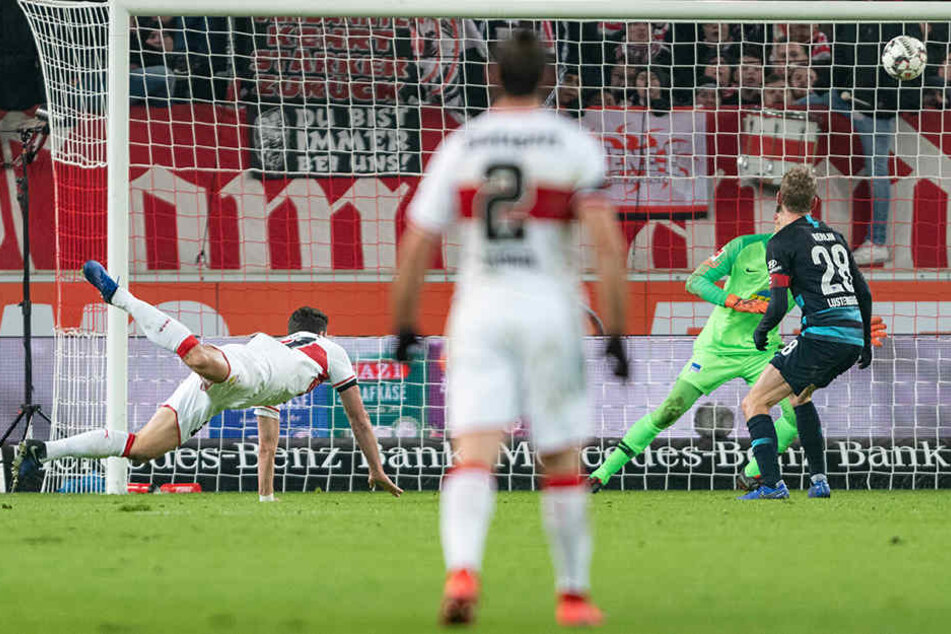 Ließ ausgerechnet gegen Hertha wieder seine alte Klasse aufblitzen: Mario Gomez erzielte beide Tore für den VfB. Hier trifft er zum entscheidenden 2:1.