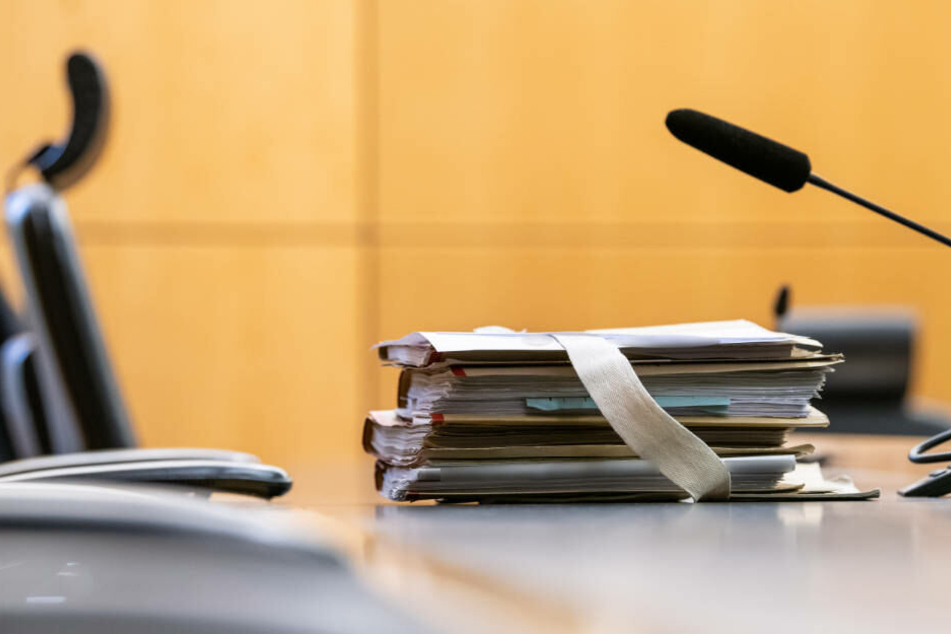Der Angeklagte behauptet, sein Opfer nur mit der Hand angegriffen zu haben. Jetzt geht er vor dem Landgericht Darmstadt in Berufung (Archivbild)