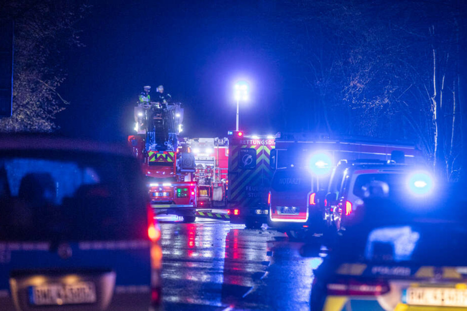 Einsatzkräfte am frühen Samstagmorgen vor Ort.