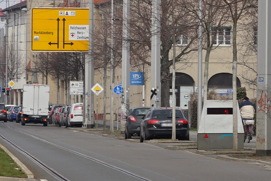 Einer von Leipzigs Superblitzern wurde kurz hinter der Unfallstelle stadteinwärts aufgestellt.