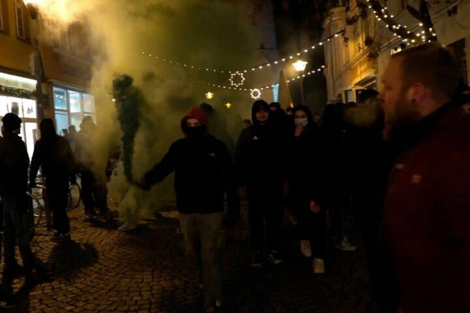 In Bautzen eskalierte am Montag die Lage, als Demonstranten die Polizeikette durchbrachen.