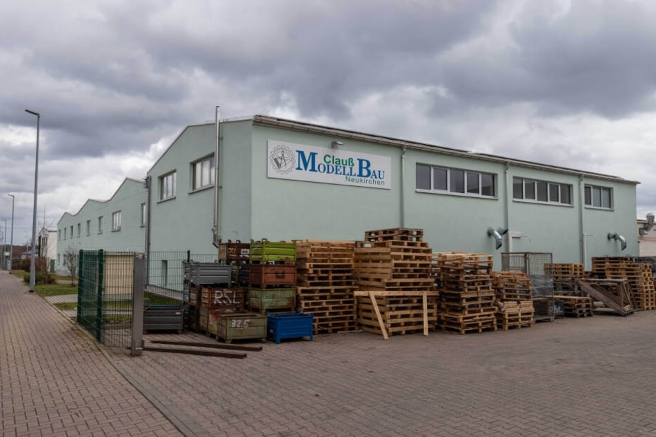 In Neukirchen stellt die Firma Modellbau Clauß auf etwa 3500 Quadratmetern Prototypen für verschiedene Industriebereiche her.