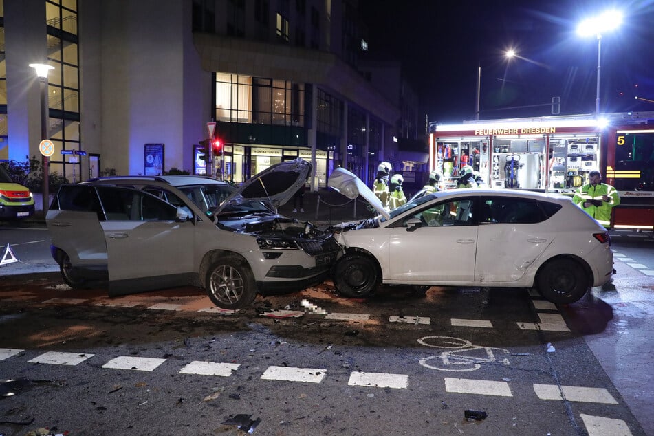 Crash an Kreuzung: Acht Verletzte nach Unfall in der Altstadt