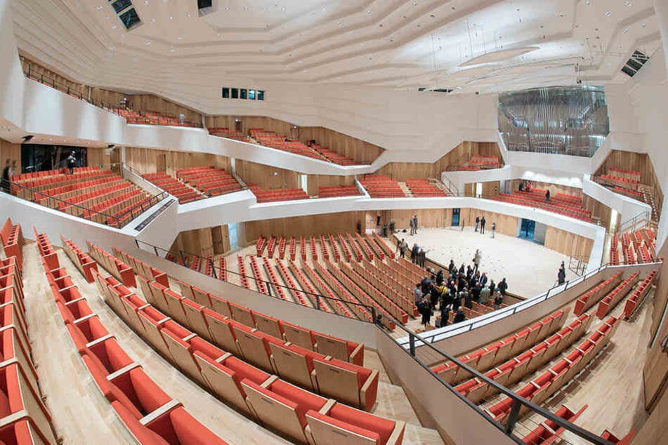 1750 Zuhörer fasst der neue Konzertsaal im sanierten Dresdner
Kulturpalast.