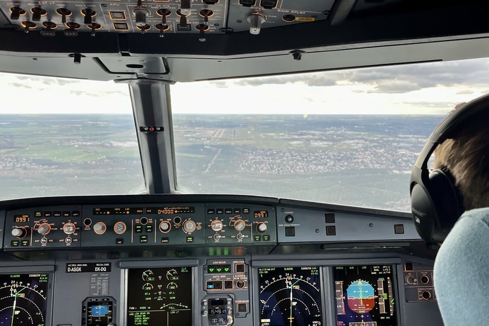 Die Passagiere erhalten während des Fluges interessante Informationen aus dem Cockpit.