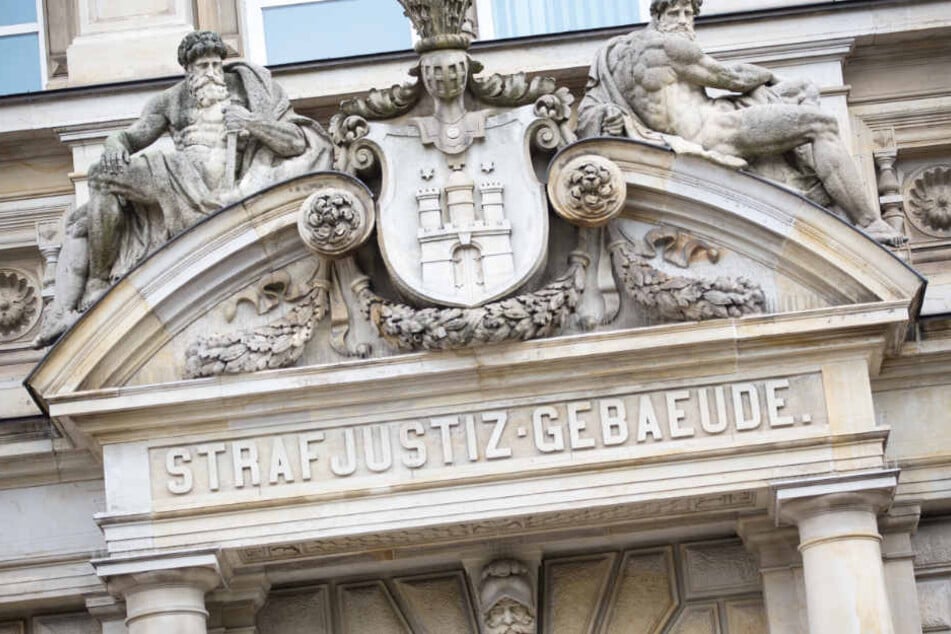 Der Prozess findet vor dem Hamburger Landgericht statt.