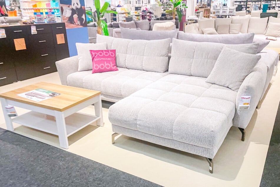 Zeit für ein neues Sofa? Bei Möbel Mahler könnt Ihr jetzt massiv beim Kauf sparen!