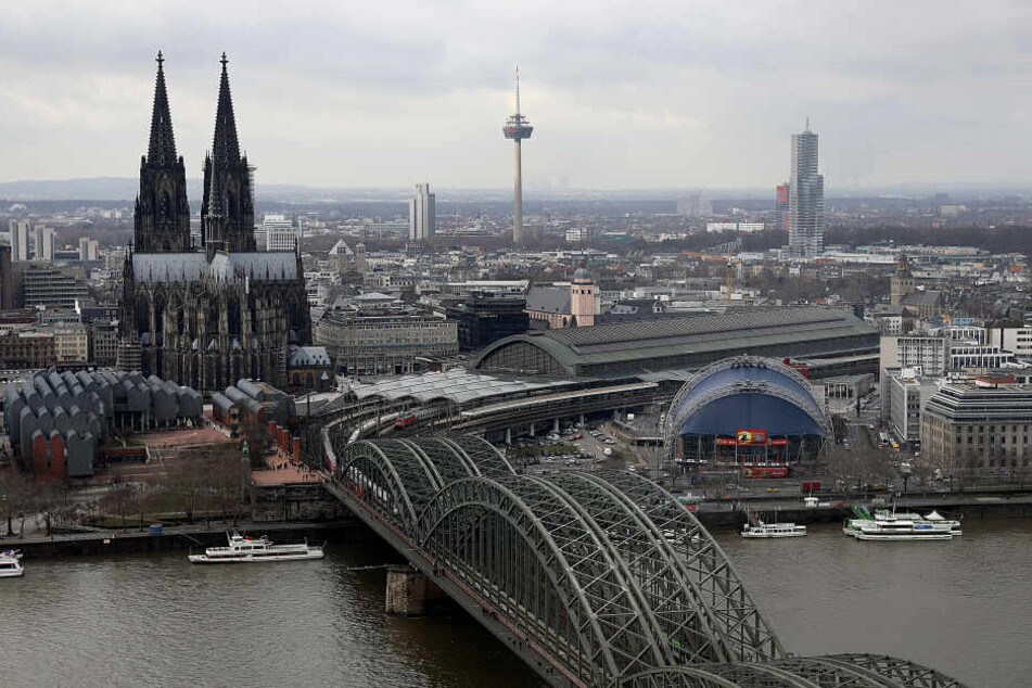 In 40 Meter Höhe sind Verankerungen gelöst worden.