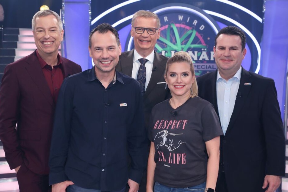 Moderator Günther Jauch (M.) mit seinen prominenten Gästen (v.l.) Thomas Hermanns, Sebastian David Fitzek, Jeanette Biedermann, Hubertus Heil.