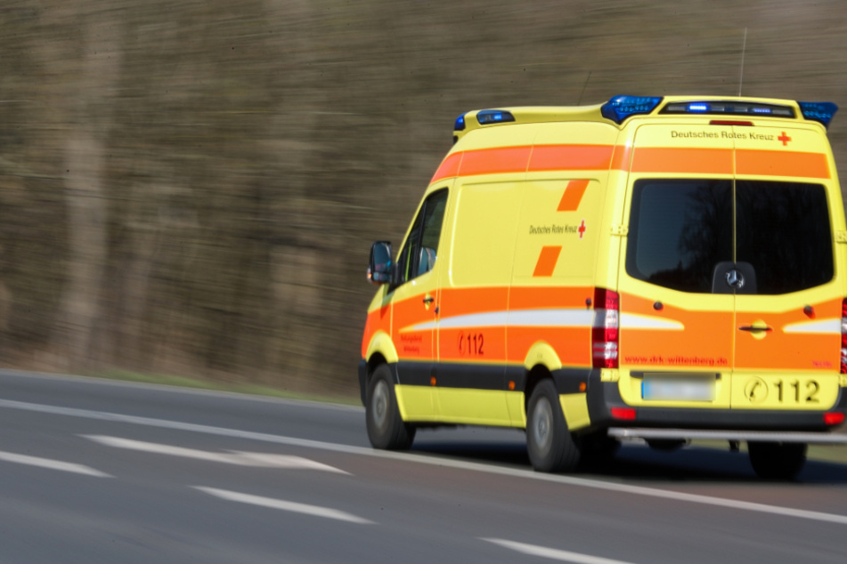 Diebe stellen in der Nacht Wagen auf A7 ab: Auto prallt direkt hinein!
