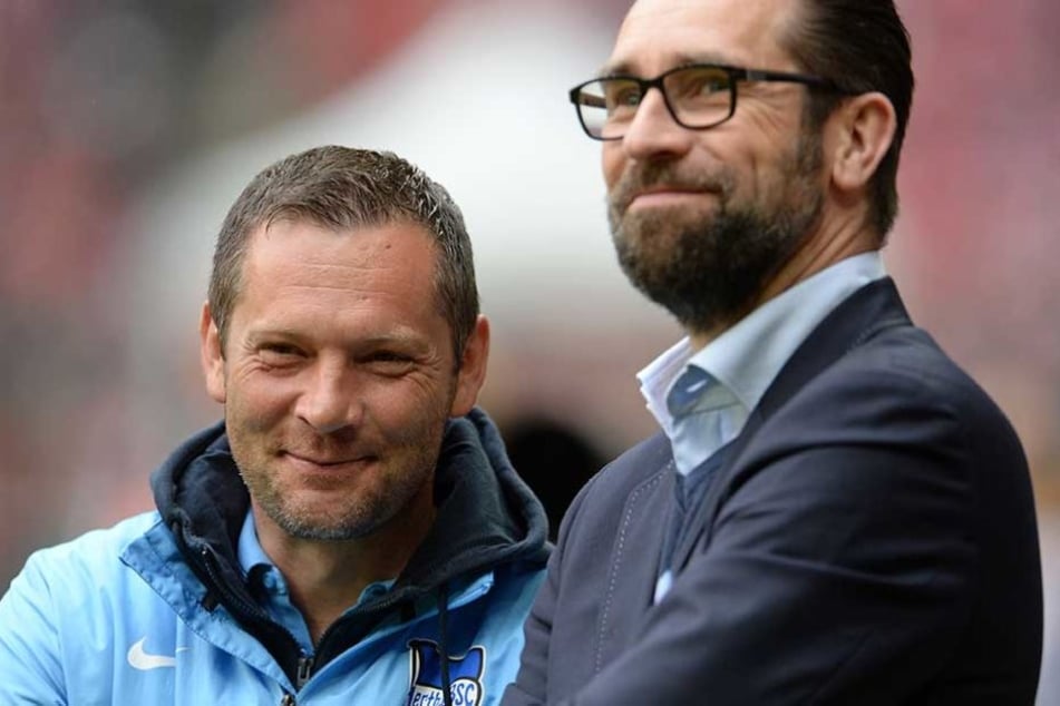 Hertha-Manager Michael Preetz (re.) stärkt seinen Trainer Pál Dardai den Rücken.