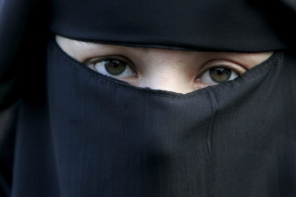 In Baden-Württemberg sollen laut Ministerin Schülerinnen nicht mehr so zur Schule kommen dürfen. (Symbolbild)
