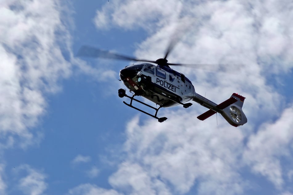 Laute Rotoren-Geräusche eines Polizeihubschraubers lagen am Mittwochvormittag über Dresden. (Symbolfoto)