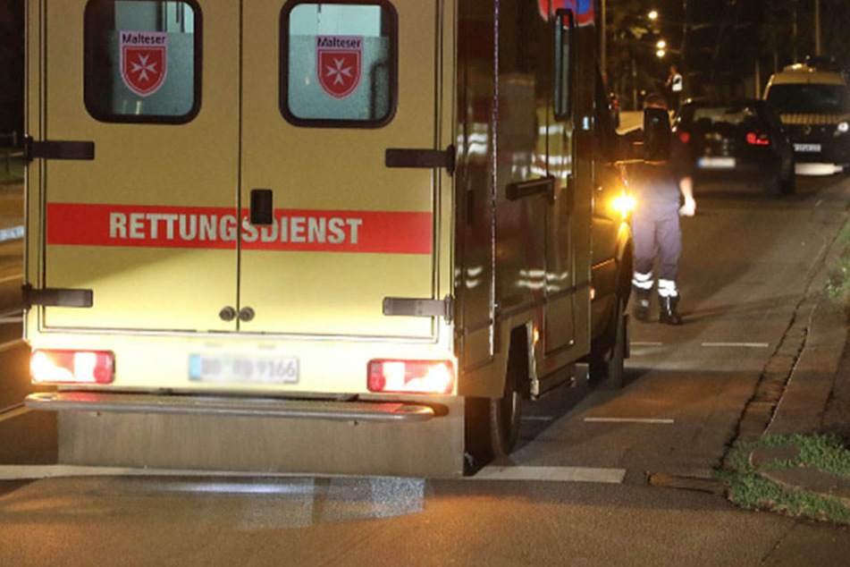 Der schwerst verletzte Fußgänger wurde mit dem Rettungsdienst in die Notaufnahme gebracht. Dort verstarb er wenig später.