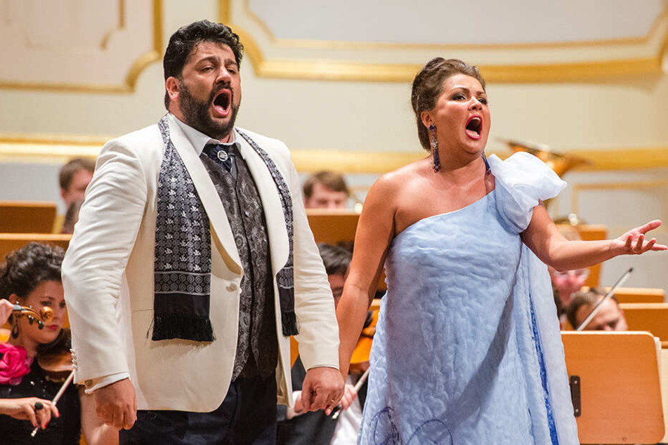 Die Opernsänger Yusif Eyvazov und Anna Netrebko eröffnen die Veranstaltung.