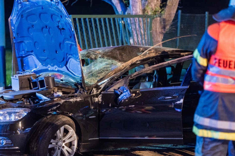 Das Auto wurde komplett zerstört.