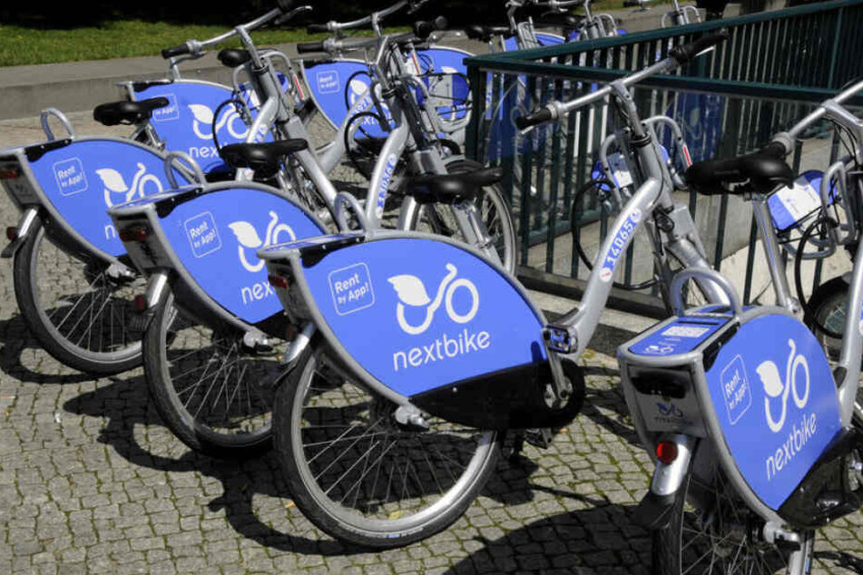 Aktuell tragen viele nextbikes (wieder) nur das Firmenlogo des Unternehmens für Leihräder.