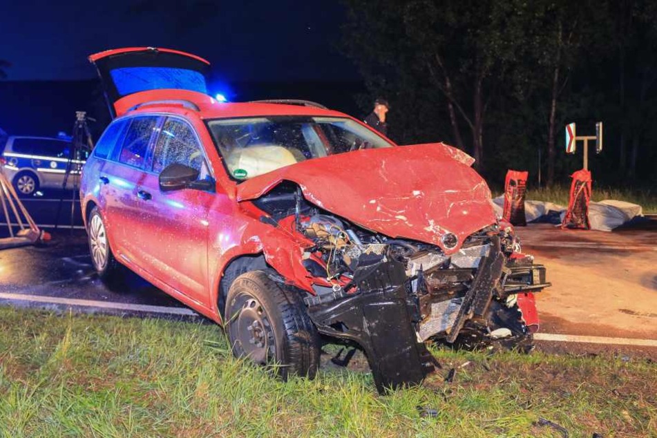 Der Skodafahrer kam verletzt ins Krankenhaus.