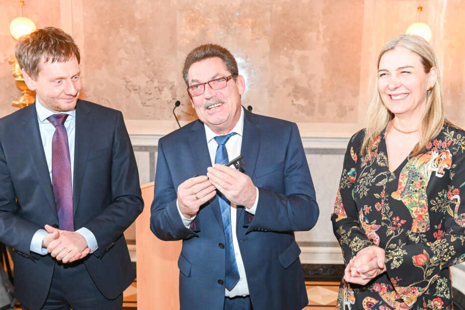 Marion Ackermann (43, 2.v.r.) und Ministerpräsident Michael Kretschmer (43., CDU, Mi.) bei der Übergabe des Saals. Sämtliche Details (kl.F.) wurden originalgetreu rekonstruiert.