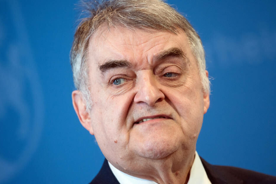 NRW-Innenminister Herbert Reul will weiterhin mit verstärkten Razzien gegen die Clan-Kriminalität vorgehen.