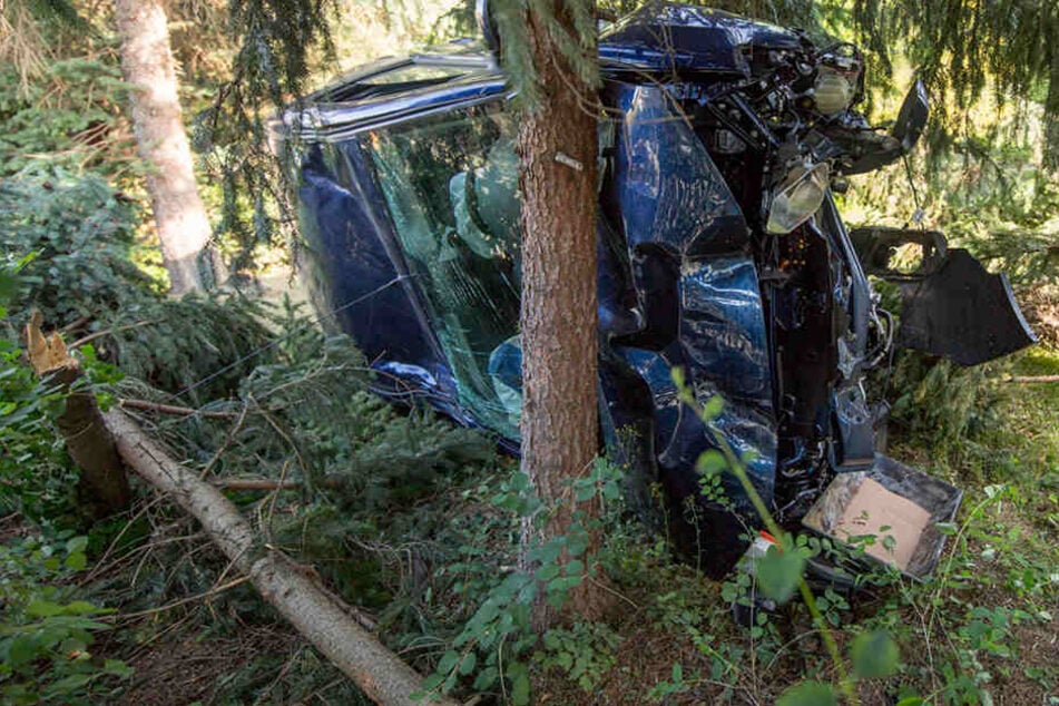 Bei dem Unfall wurde der Fahrer verletzt.