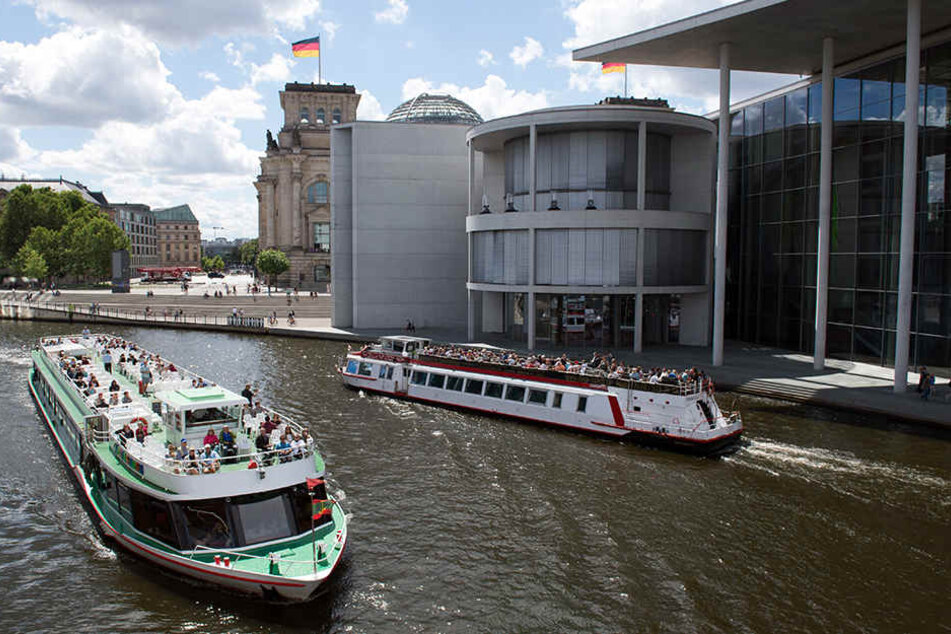 Im Berliner Regierungsviertel dürften bei der aktuellen Hitze nicht ganz so viele Beamte anzutreffen sein.