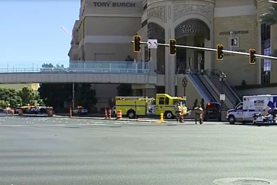 Rettungskräfte versorgen Verletzte nach einer Messerattacke auf dem Las Vegas Strip.