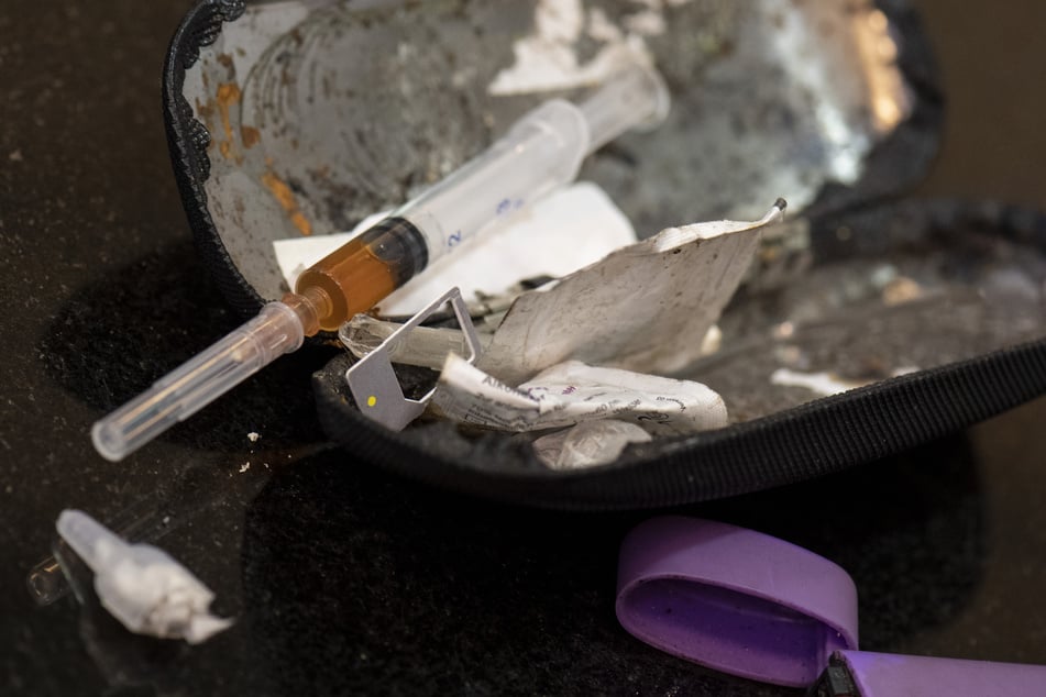 In Drogenkonsumräumen können Süchtige ihren Stoff künftig auf lebensgefährliche Zusätze oder die Konzentration testen lassen.