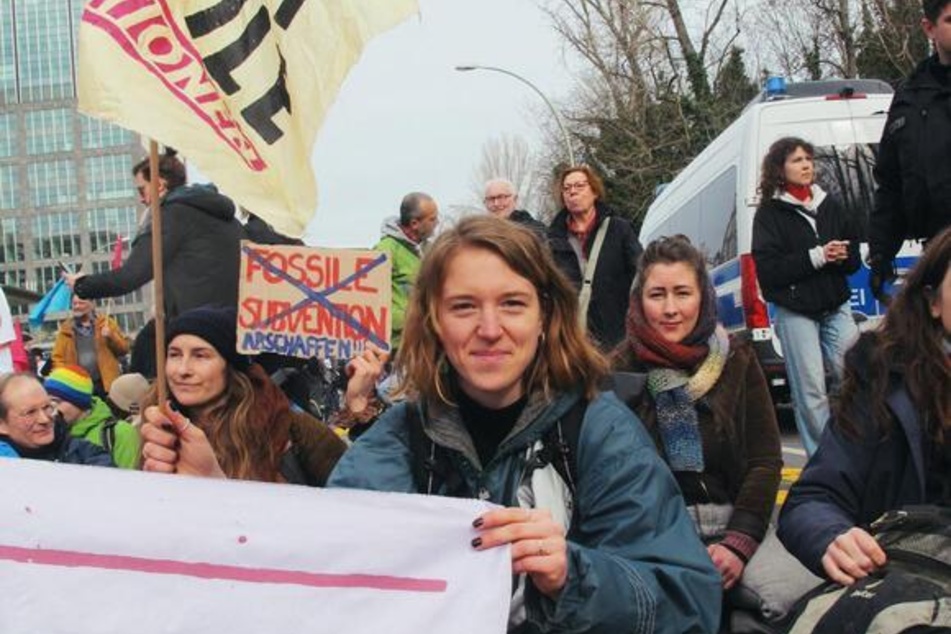 Die Aktivisten blockieren Straßen für eine fossil-freie Klimapolitik.