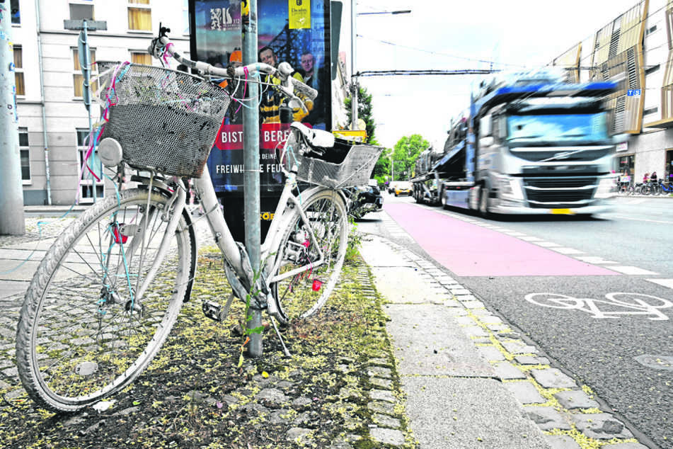 Dieses Ghostbike erinnert an eine 2021 verstorbene Radfahrerin (†61).