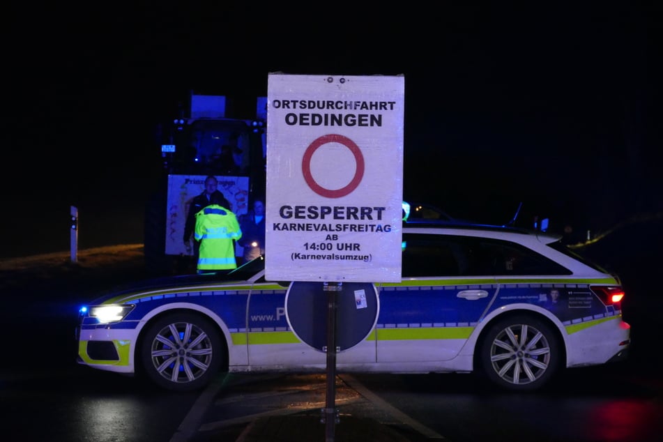 Für die Einsatzmaßnahmen der Polizei musste der Unfallort bis circa 22.50 Uhr für den Verkehr gesperrt werden.