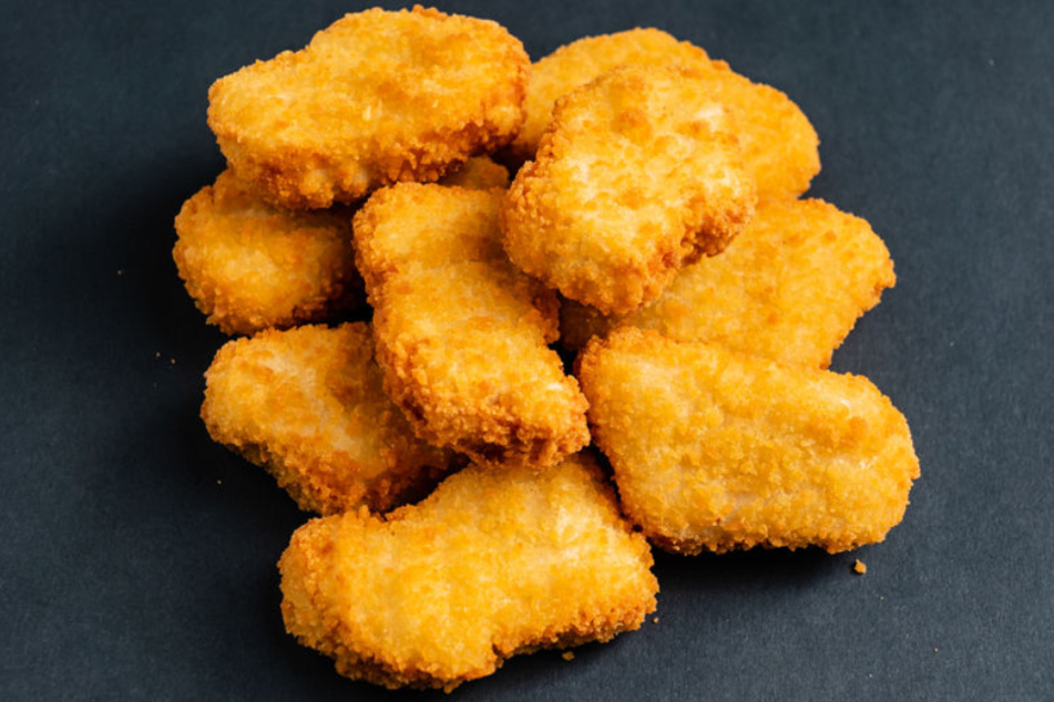 Das Kind aß Chicken Nuggets und erstickte daran. (Symbolbild)