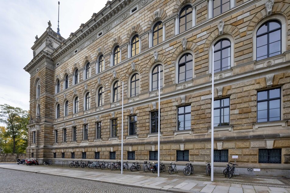 Das Landgericht in Dresden entscheidet nun über die Zulassung der Anklage.