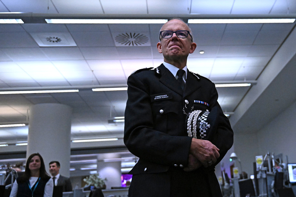 Der Polizeipräsident der Metropolitan Police, Mark Rowley (58), droht mit einer Welle von Entlassungen.