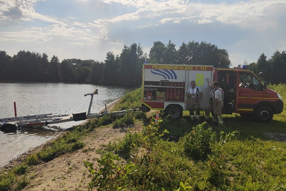 Um das Tier einzufangen, kamen auch ein Bootstrupp der DLRG und ein Feuerwehrboot zum Einsatz.