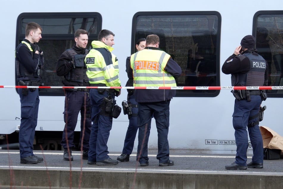 Messerattacke auf Frau in Regionalbahn: Zug in Sulzbach gestoppt