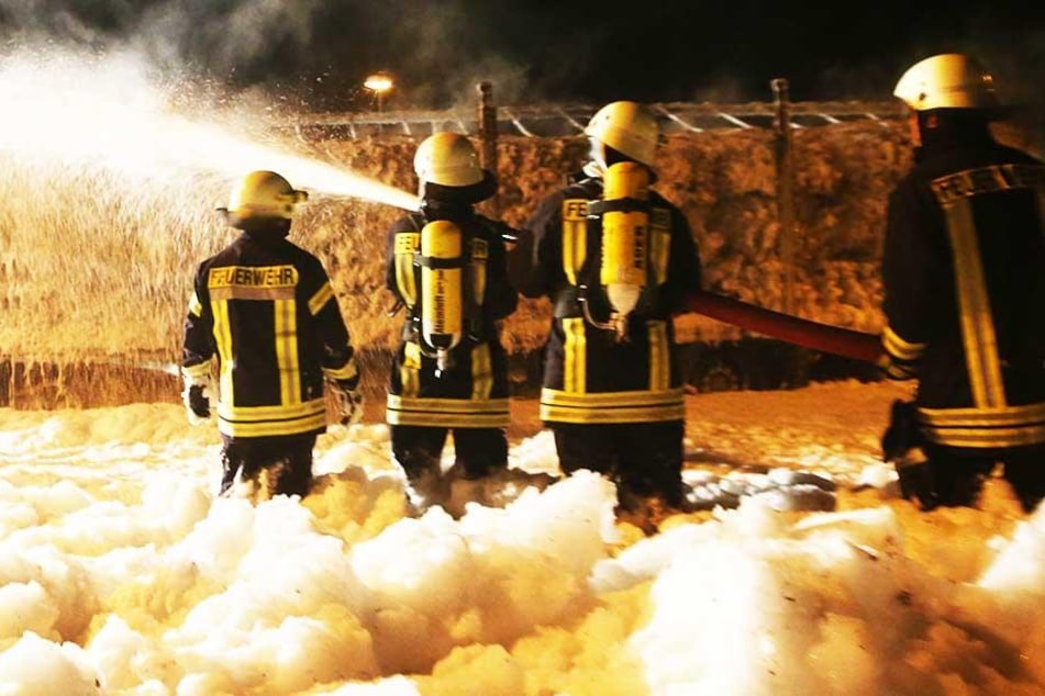 Auf der A49 zwischen zwischen Baunatal-Süd und Edermünde ist am Freitag ein Lastwagen in Brand geraten. (Symbolbild)
