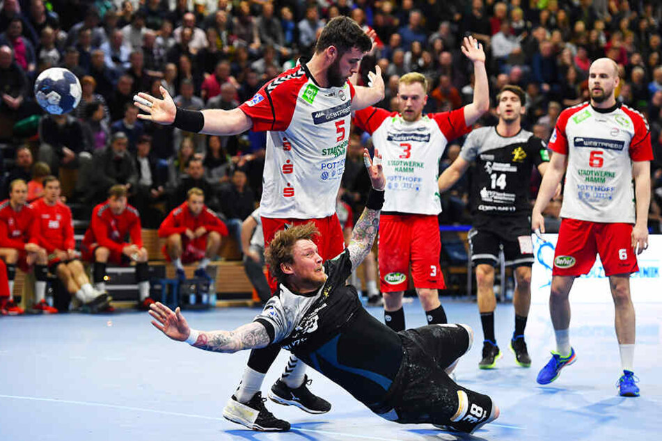 Im Fallen erzielte Henning Quade mit dem Rücken das Tor zum 4:6.
