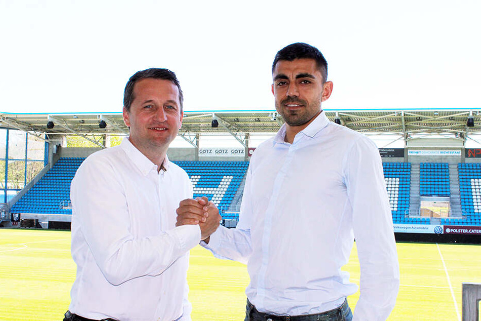 Ende April präsentierte CFC-Sport-Geschäftsführer Thomas Sobotzik Mittelfeldmann Georgi Sarmov (r.) als ersten Neuzugang für die kommende Saison.