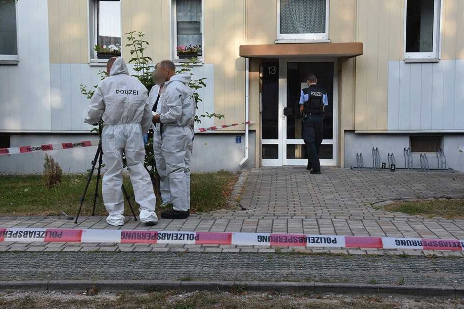 Nach einer Reifenstecher-Serie fand die Kripo den Toten in seiner Wohnung in Weißwasser.